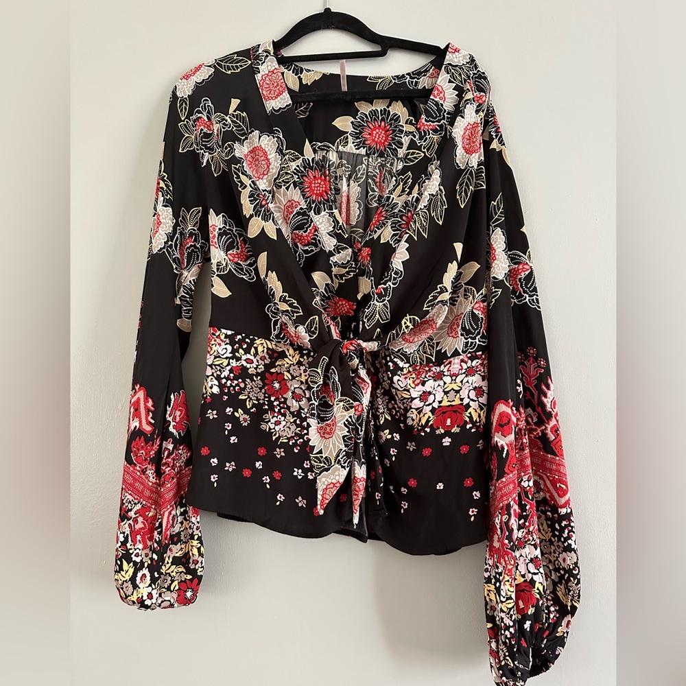 Free people romantic elastic floral shirt. - Picture 3 of 6